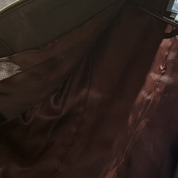 Leather jacket size Large and zips up…..great find - Picture 2 of 6